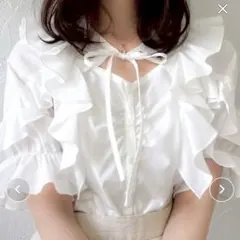 デコルテオープンペプラムブラウス　dazzlin フリル