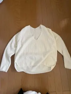 新品　BEAUTY&YOUTH ホワイト Vネック ケーブル編みニット