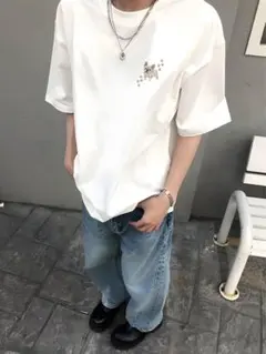 ホワイト Tシャツ 刺繍とプリントデザイン