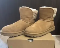 新品未使用 UGG ムートンブーツ チェスナット 23.0cmのサムネイル