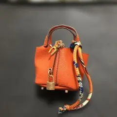 【新品】オレンジ レザー調　ミニチュアバッグ ロック付き　チャーム　キーホルダー