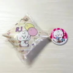 BT21 RJくら寿司コラボグッズ クッション型チャームと缶バッジ