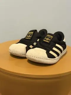 adidas スリッポンスニーカー ブラック/ホワイト