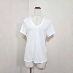 AZUL　VネックTシャツ　サイドスリット入り　ホワイト（L）