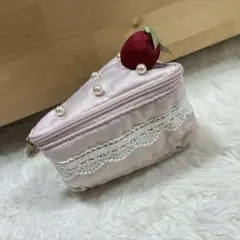 Maison de FLEUR ストロベリー付き　ケーキ　　ポーチ