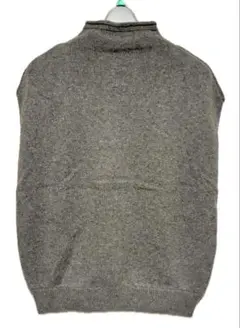 某有名メーカー品、新作最高級ヤク毛100％のケーブル編みのフーディーベスト、ジレ 某有名メーカー品、新作最高級ヤク毛100％のケーブル編みのフーディー