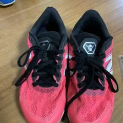 New Balance ピンクスニーカー
