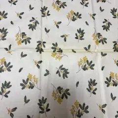 訳あり　デコレクションズ　ラミネート生地　　はぎれ