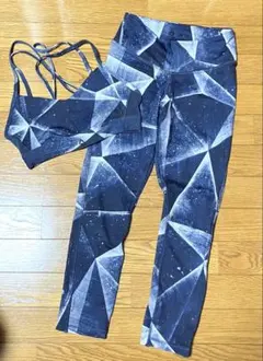 未使用新品　Reebok スポーツブラとレギンスセット Mサイズ