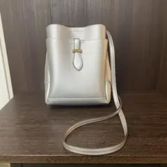 ikka イッカ　三層ミニショルダーバッグ　ショルダーバッグ　シルバー