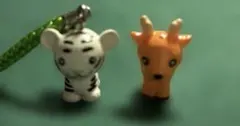 白いトラとオレンジのシカ フィギュア