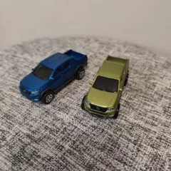 マッチボックス　トヨタ ハイラックス ミニカー 2台セットのサムネイル
