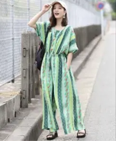 極美品 TITICACA ボタニカル サロペットパンツ オールインワン グリーンのサムネイル