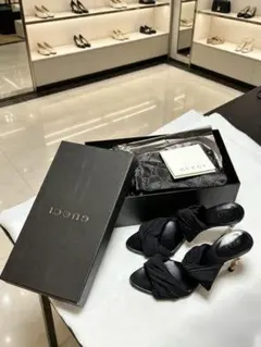 GUCCI ブラック プリーツ ミュール サンダルのサムネイル