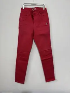 レディース スリムフィット 赤パンツ