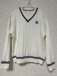 レディース　ホワイト Vネック ケーブル編みセーター
