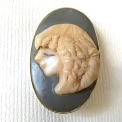 昭和レトロ カメオ 象牙風 女性の横顔彫刻ブローチ、ペンダントも可