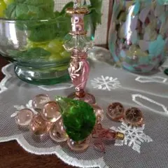 ガラスの葡萄＆香水瓶（ピンク）