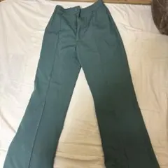 緑色 スラックス ストレートレッグ