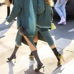 ZARA ゴールド ストラップ付きヒールサンダル