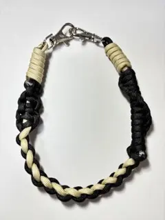 パラコードハンドストラップ　ハンドメイド　パラコード