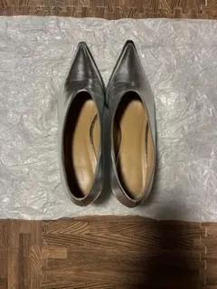 ADAM ET ROPE シルバーポインテッドトゥパンプス