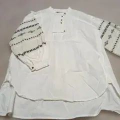 Amina ホワイト刺繍入り長袖チュニックのサムネイル