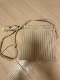 クリーム色 プリーツ ショルダーバッグ