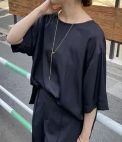 COLLAGE GALLARDAGALANTE サテンＴシャツブラウスのサムネイル
