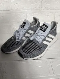 【新品未使用】２５.５　adidas スニーカー グレー　ホワイト