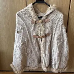 フード付きベージュニットケープコート　Mサイズ