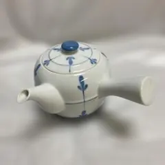 有田焼　重山作　青い花模様の急須 陶器製