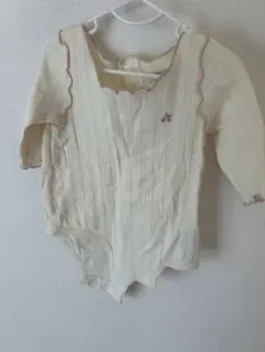 クリーム色ロンパース フリル付き　プティマイン　petit main 70