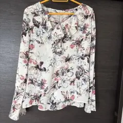 花柄フレア袖ブラウス 長袖　新品のサムネイル