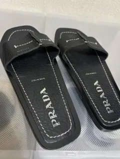 PRADA ブラックレザー フラットサンダル 22.5