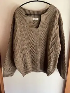 she's closet ベージュ Vネック ケーブルニットのサムネイル