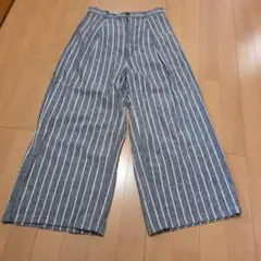 グレーと白のストライプ ワイドパンツ