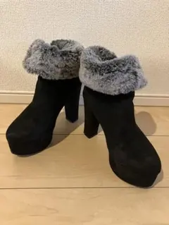 ファー付　スエードショートブーツ　ブーティ　ブラック　ハイヒール　ファスナー付