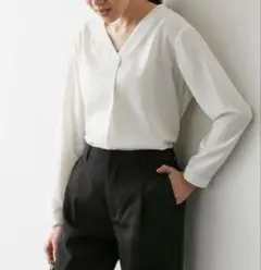 新品未使用オフホワイト Vネック 長袖シャツ ブラウスMニッセン