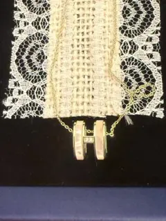 ゴールド Hシェルモチーフ ネックレス