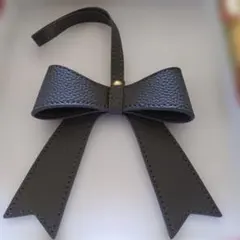 グレー レザー リボン型チャーム