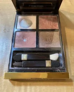 トムフォード　アイカラークォード ＊030 インソレントローズ