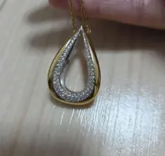 SWAROVSKI涙型ネックレス ダイヤモンド風ストーン付き