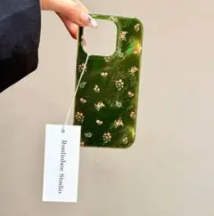 iPhone 16 proケース 新品 ダークグリーン小花柄 中世風レトロ