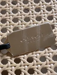 COACH ゴールド タグ チャーム ブラック レザーストラップ