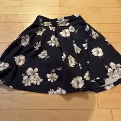 (即購入OK)花柄 フレアスカート ネイビー Mサイズのサムネイル