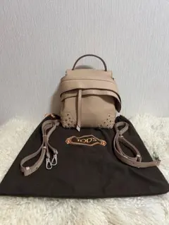 完売カラー！TODS ウェーブ レザー バックパック リュック レディースのサムネイル