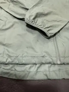 ユニクロ　ポケッタブルUVカットパーカ XLのサムネイル