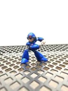【最終値下げ✴︎】消しゴム　ロックマン　フィギュア　リペイント　塗装のサムネイル