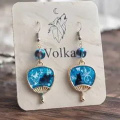《№37》黒猫、夢泡の夜 ◆ ハンドメイド レジン ピアス 猫 蝶 ブルー 団扇